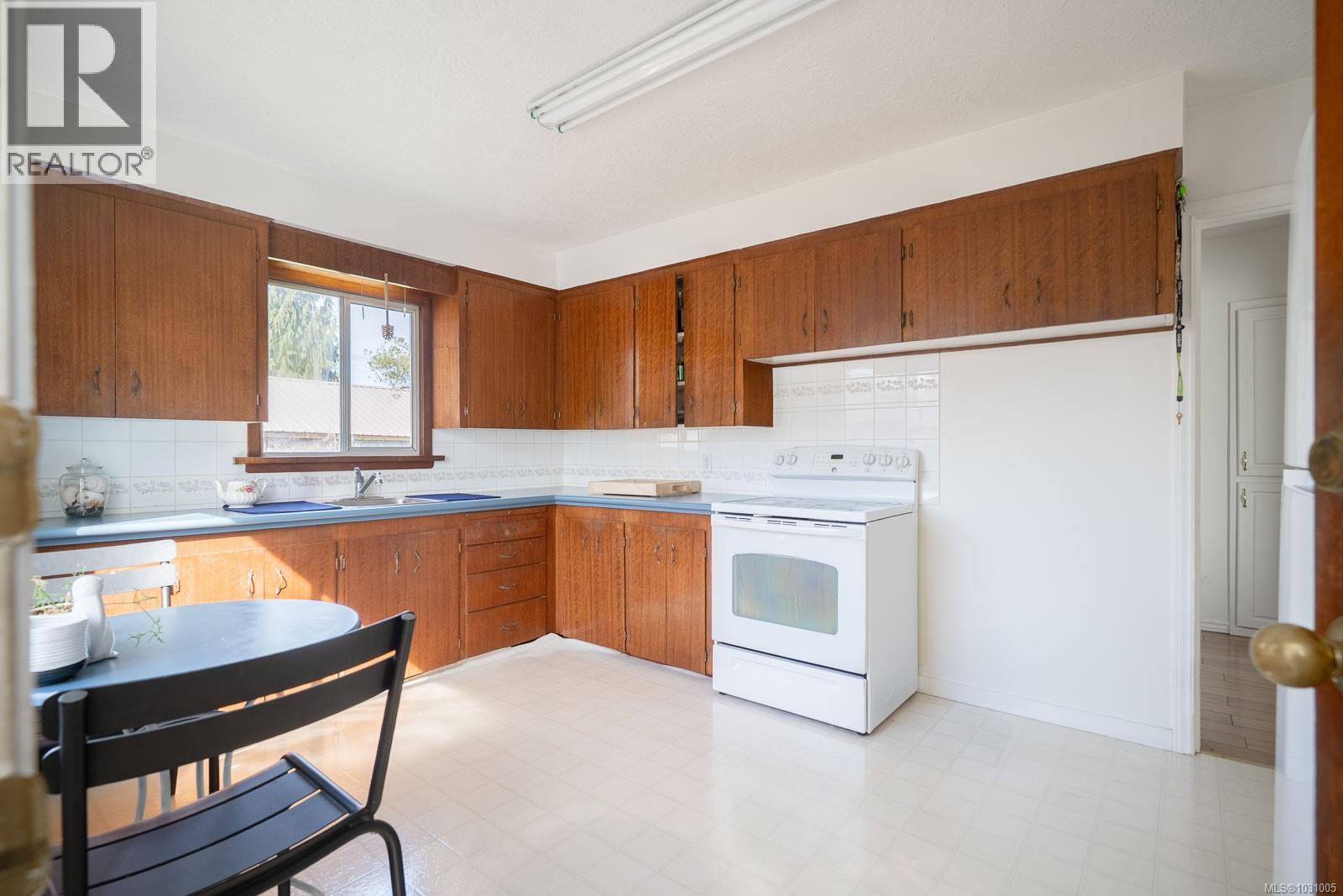 464 Renfrew St - 9