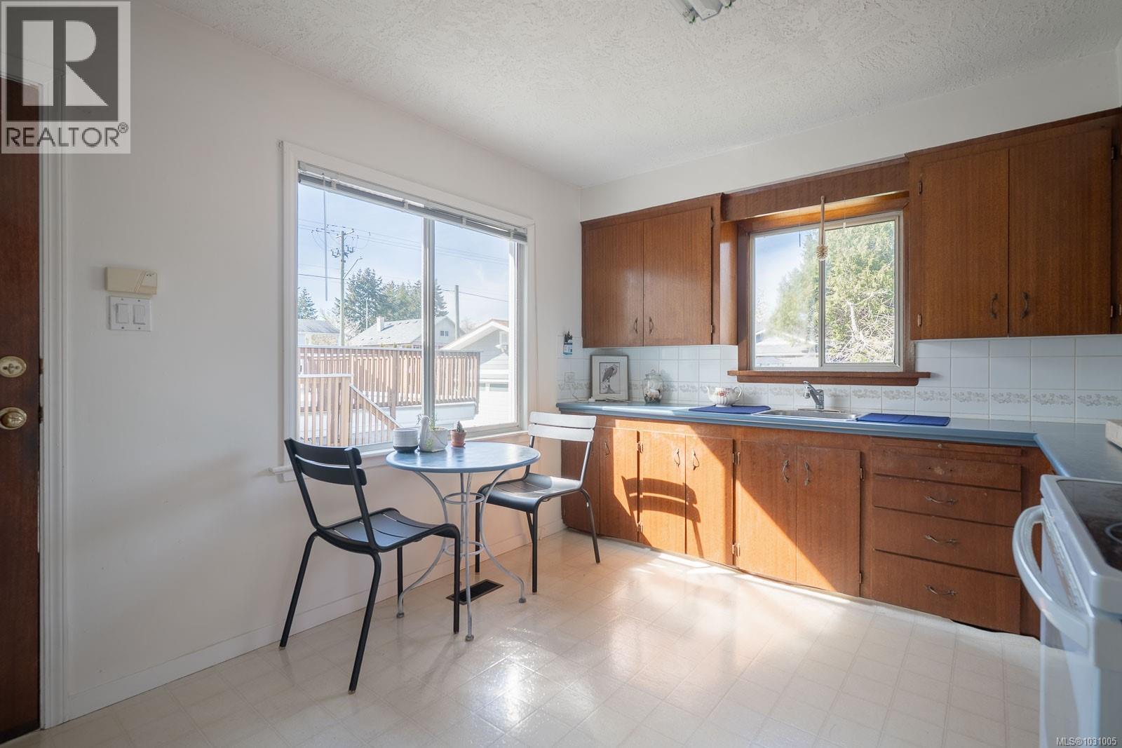 464 Renfrew St - 10