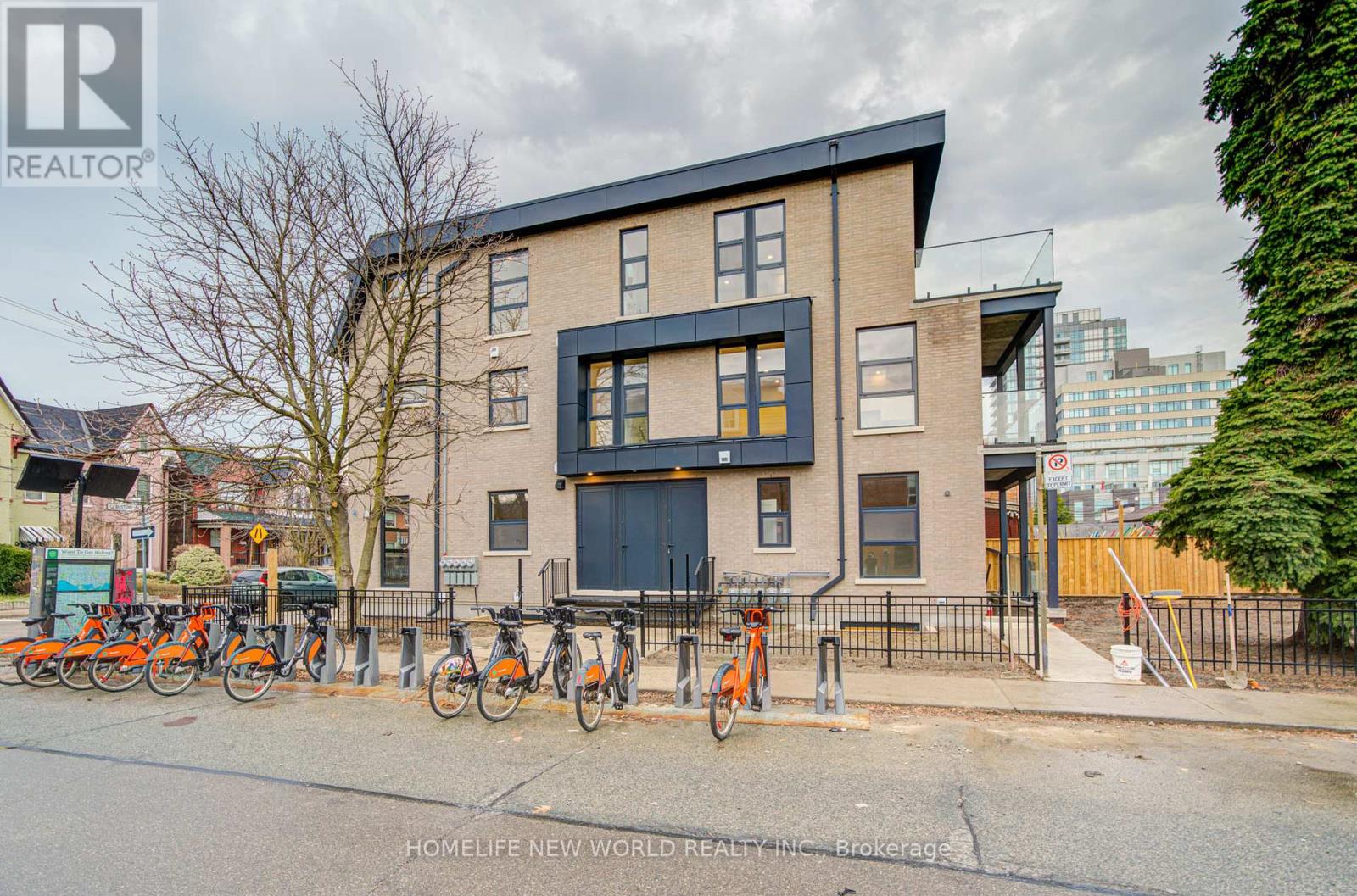 UNIT 3 - 78 GLADSTONE AVENUE