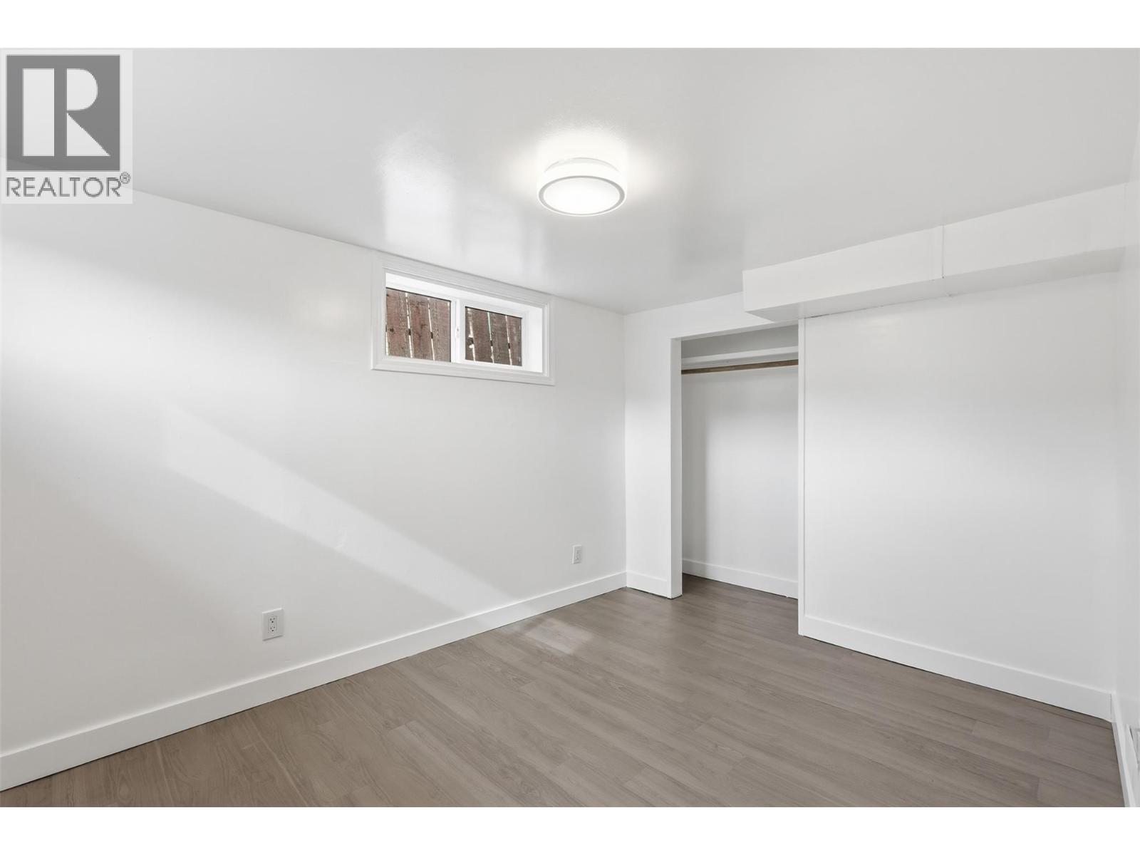 421/423 Alexander Avenue — photo 18