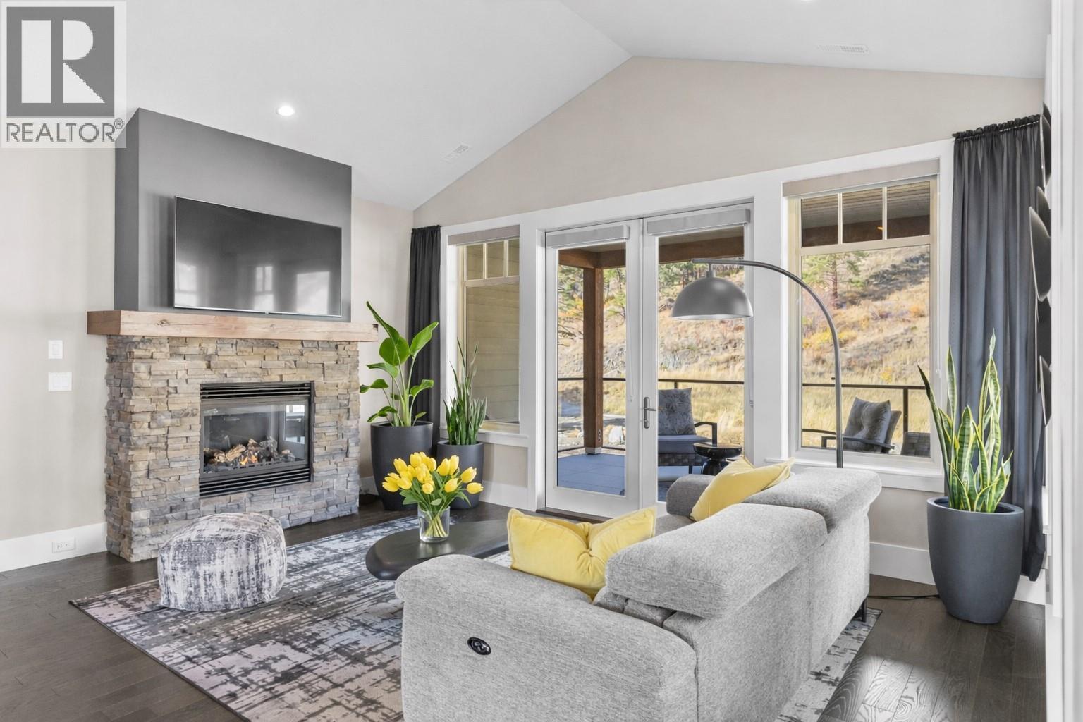 4000 Redstone Crescent Unit# 221, Peachland