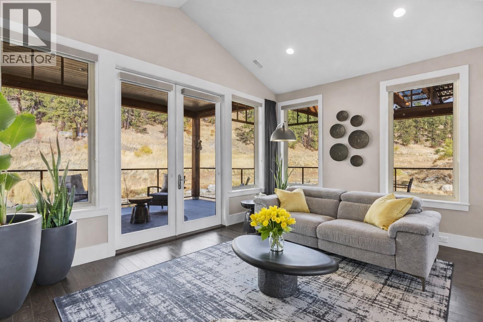 4000 Redstone Crescent Unit# 221, Peachland