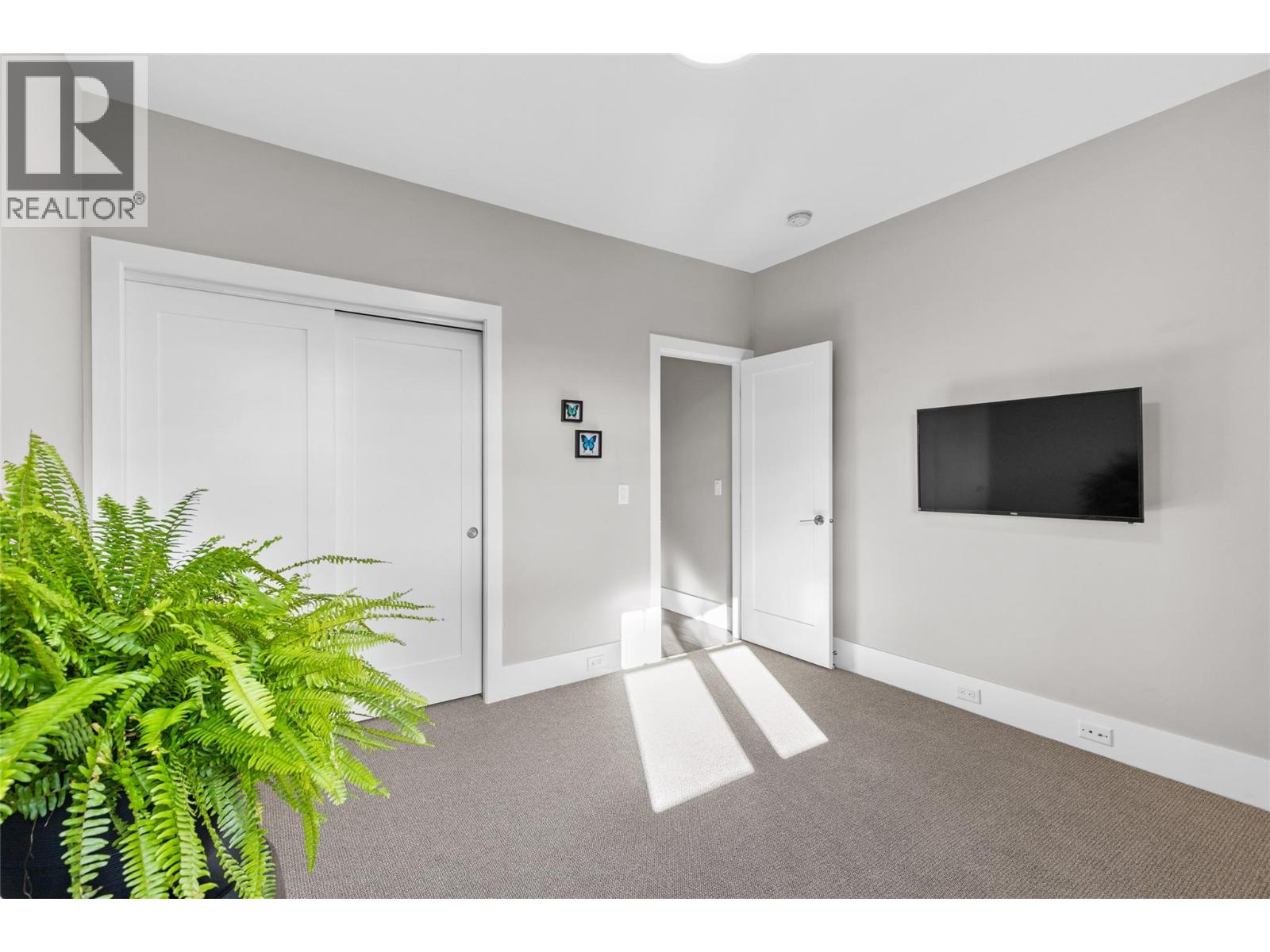 4000 Redstone Crescent Unit# 221, Peachland