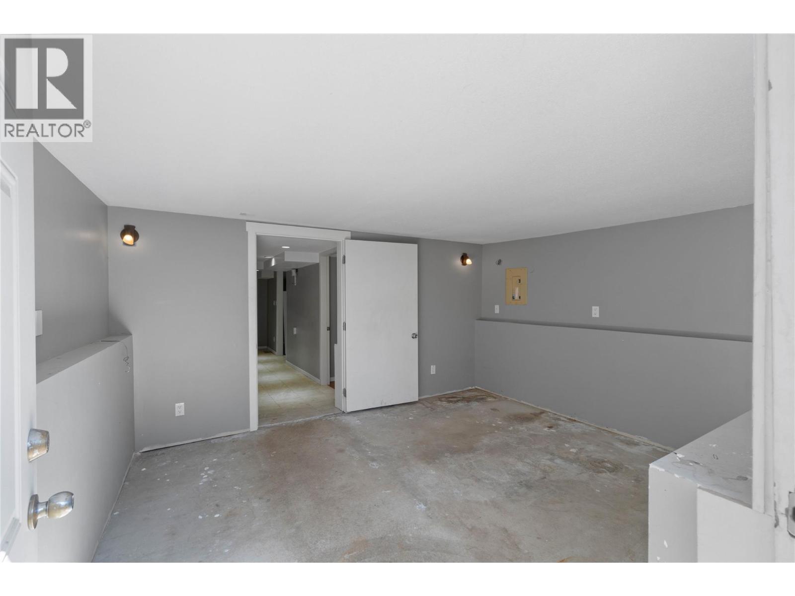 795 NICOLA STREET - 32