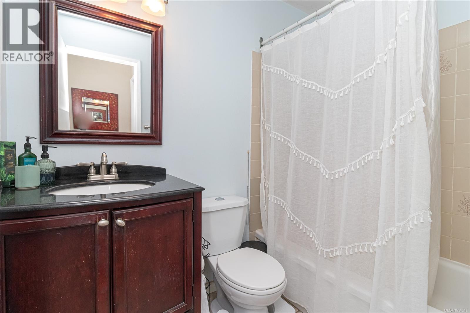 #1109 1630 QUADRA ST - 12