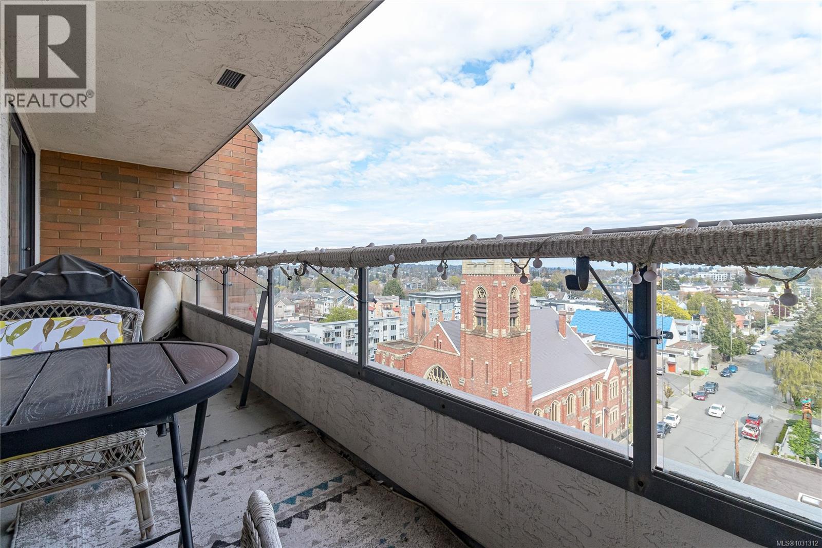 #1109 1630 QUADRA ST - 17