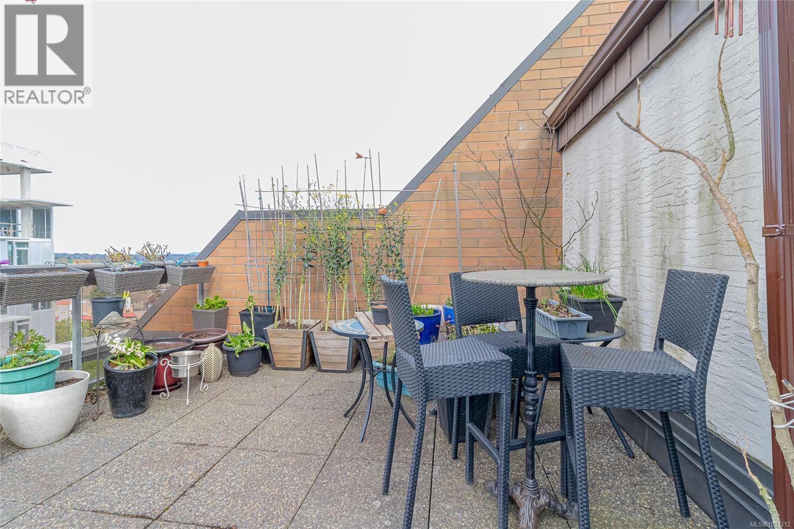 #1109 1630 QUADRA ST - 21