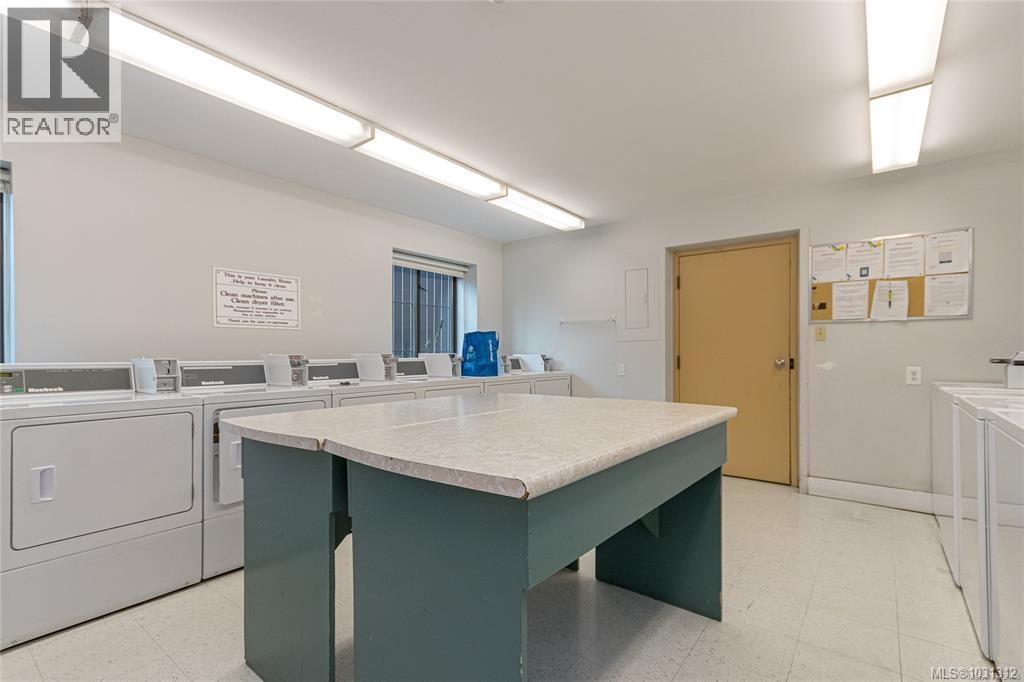 #1109 1630 QUADRA ST - 27