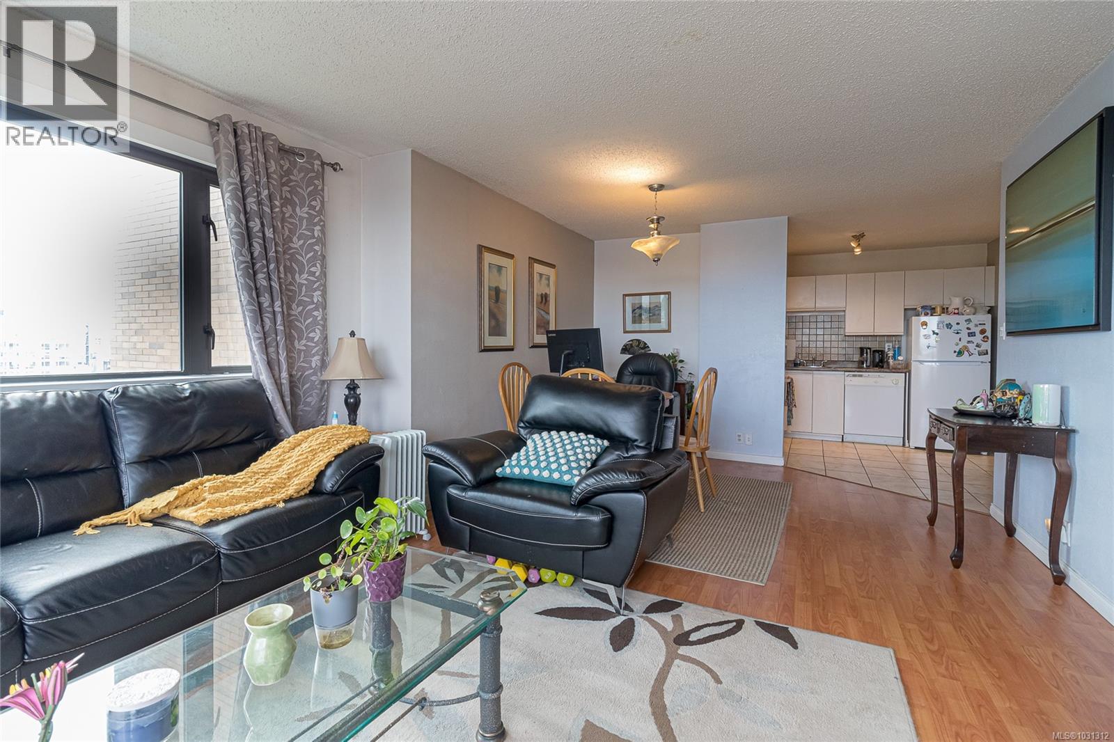 #1109 1630 QUADRA ST - 6