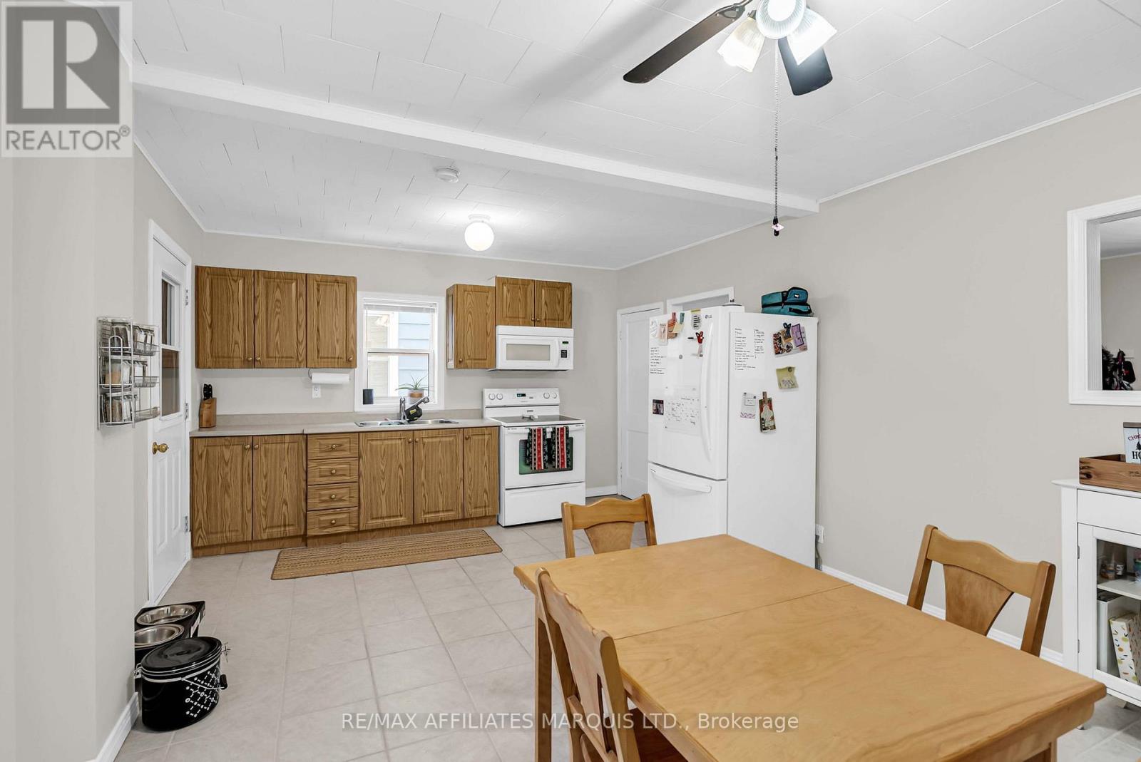 Eat-In Kitchen