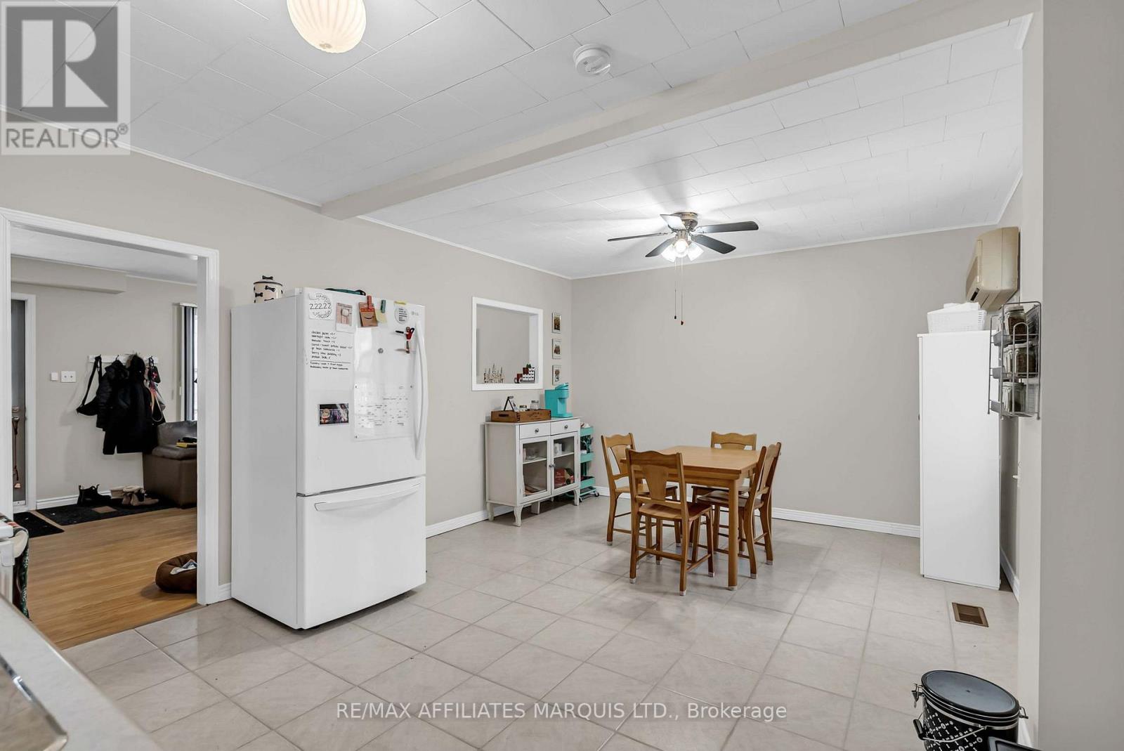 Eat-In Kitchen