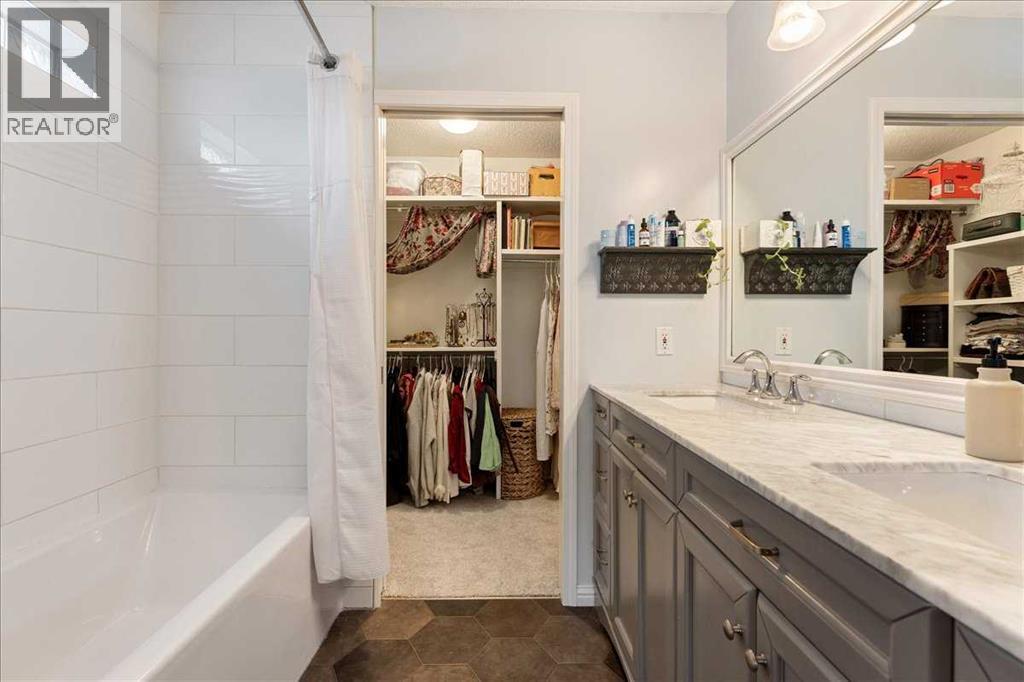 128 West Terrace Crescent, Cochrane