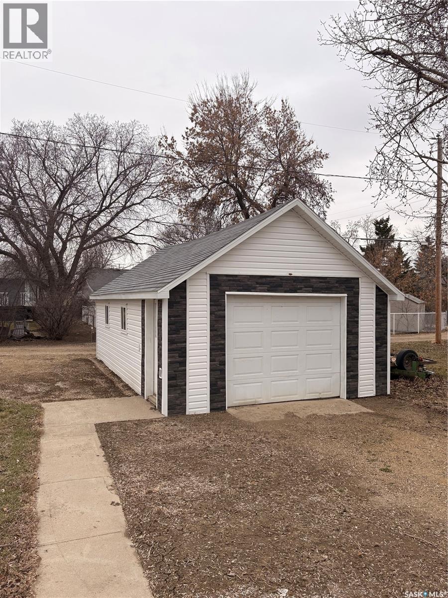 118 2nd STREET E - 11