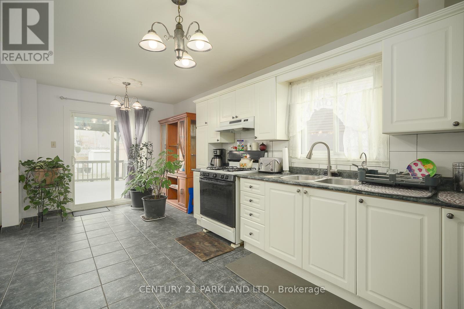 28 FAWCETT TRAIL - 10
