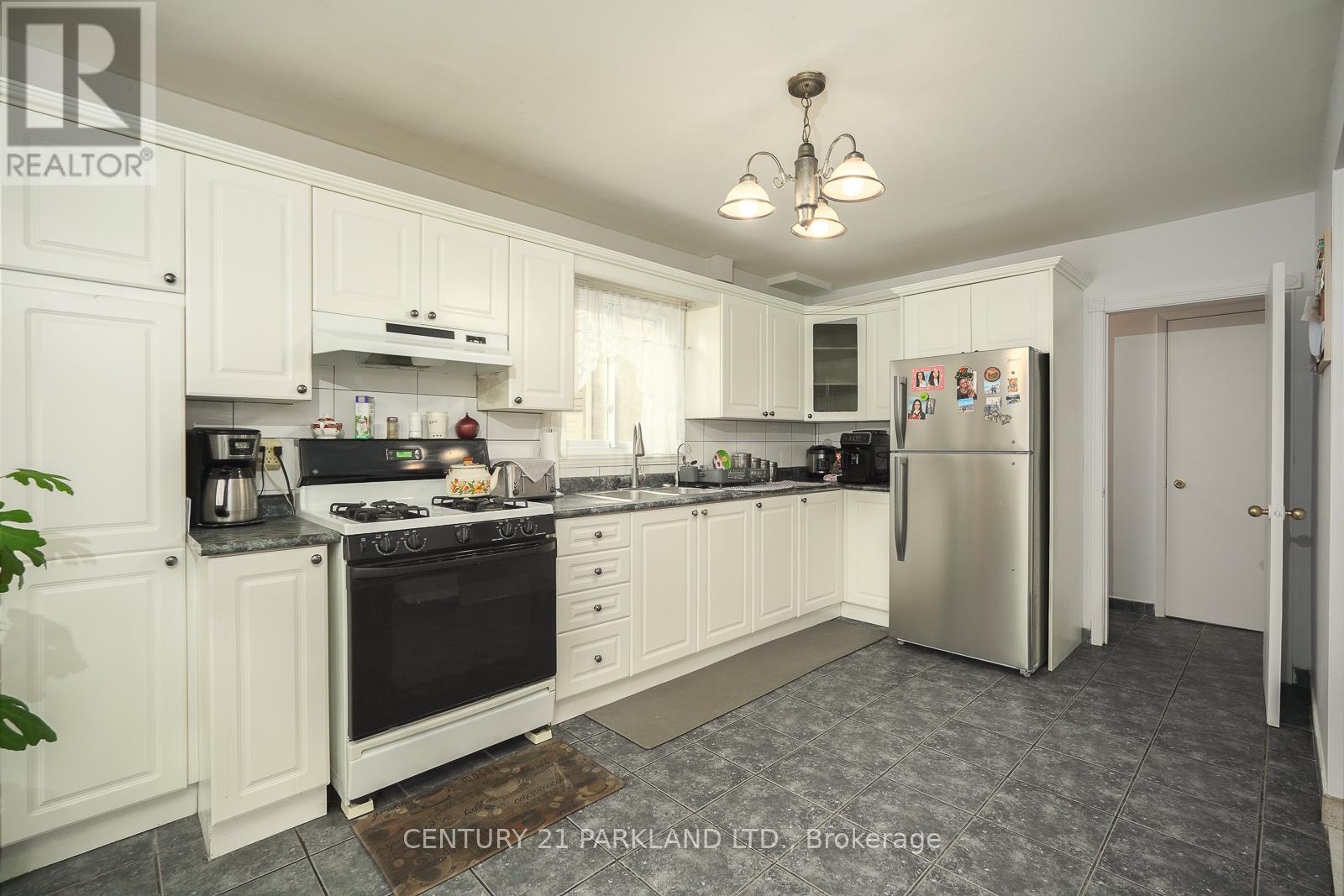 28 FAWCETT TRAIL - 9