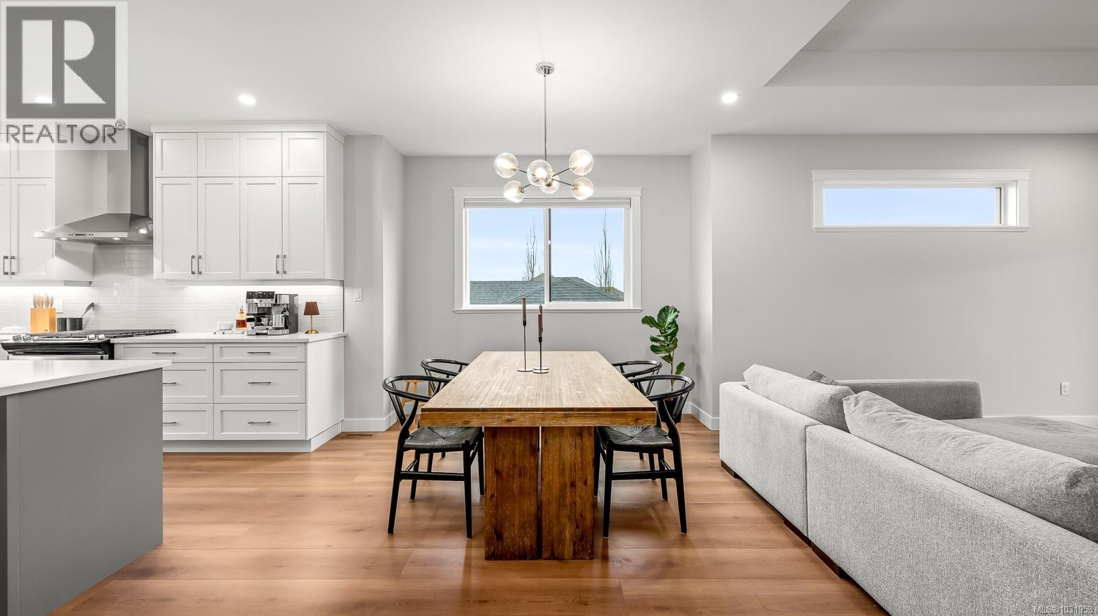 4014 SOUTHWALK DR - Image 2