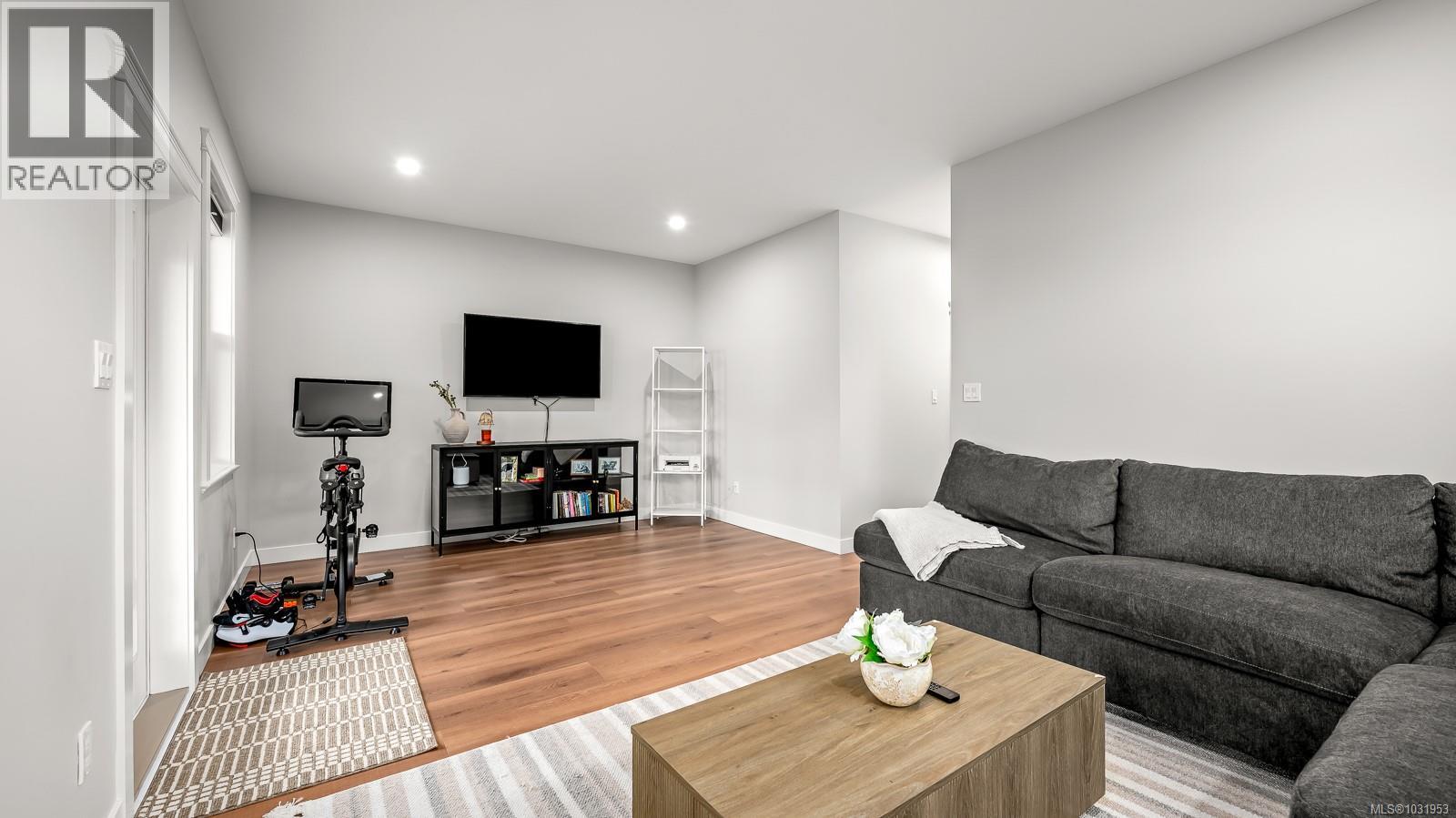 4014 SOUTHWALK DR - 41