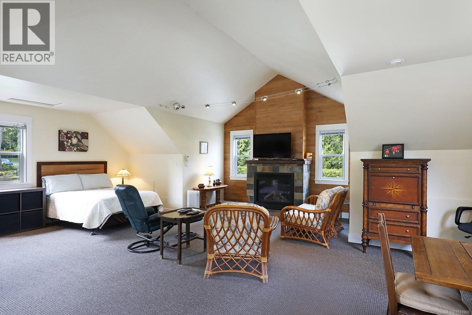 7820 SHIPS POINT RD - 12