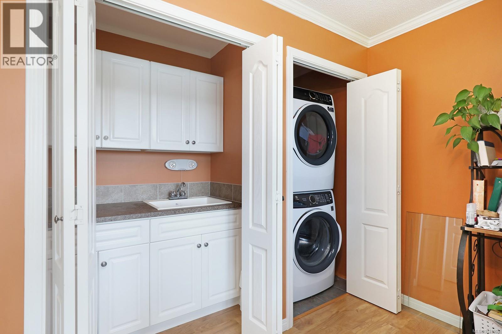 7820 SHIPS POINT RD - 26