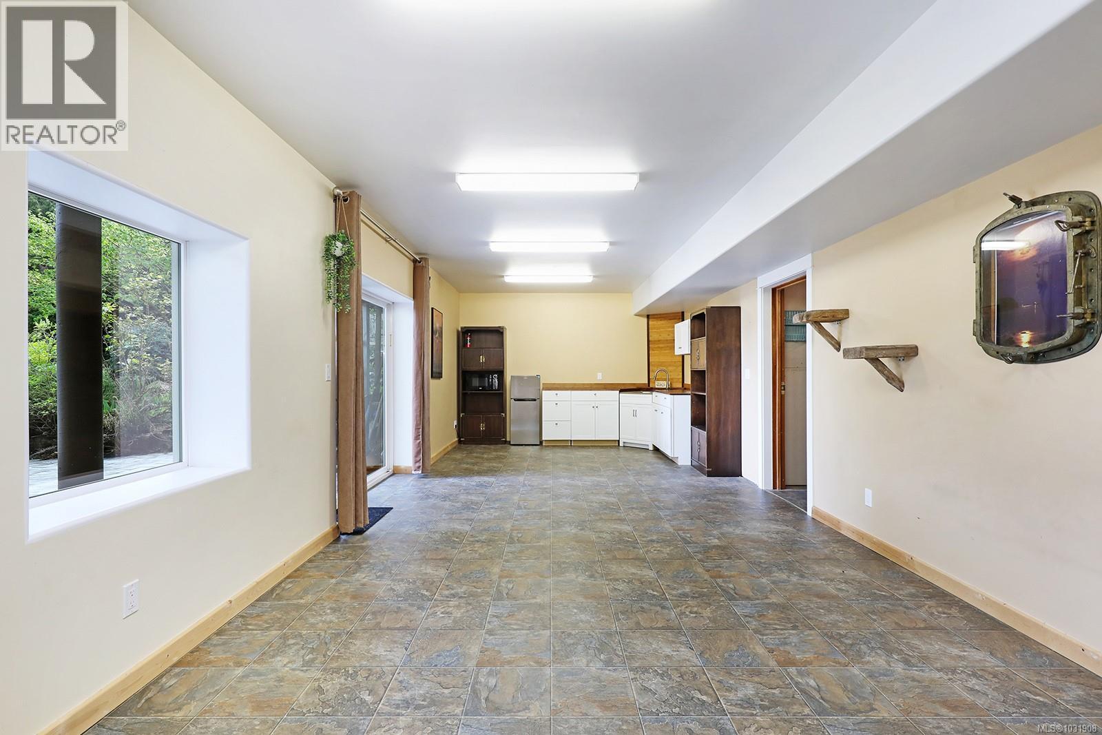 7820 SHIPS POINT RD - 48