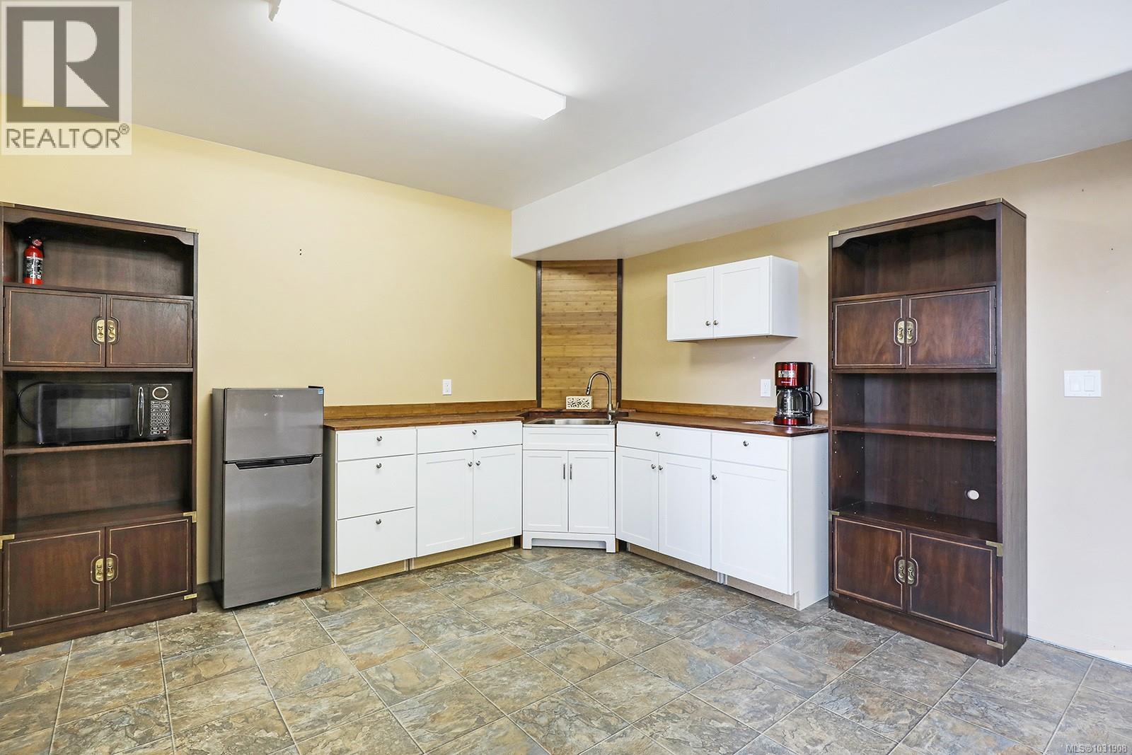 7820 SHIPS POINT RD - 49