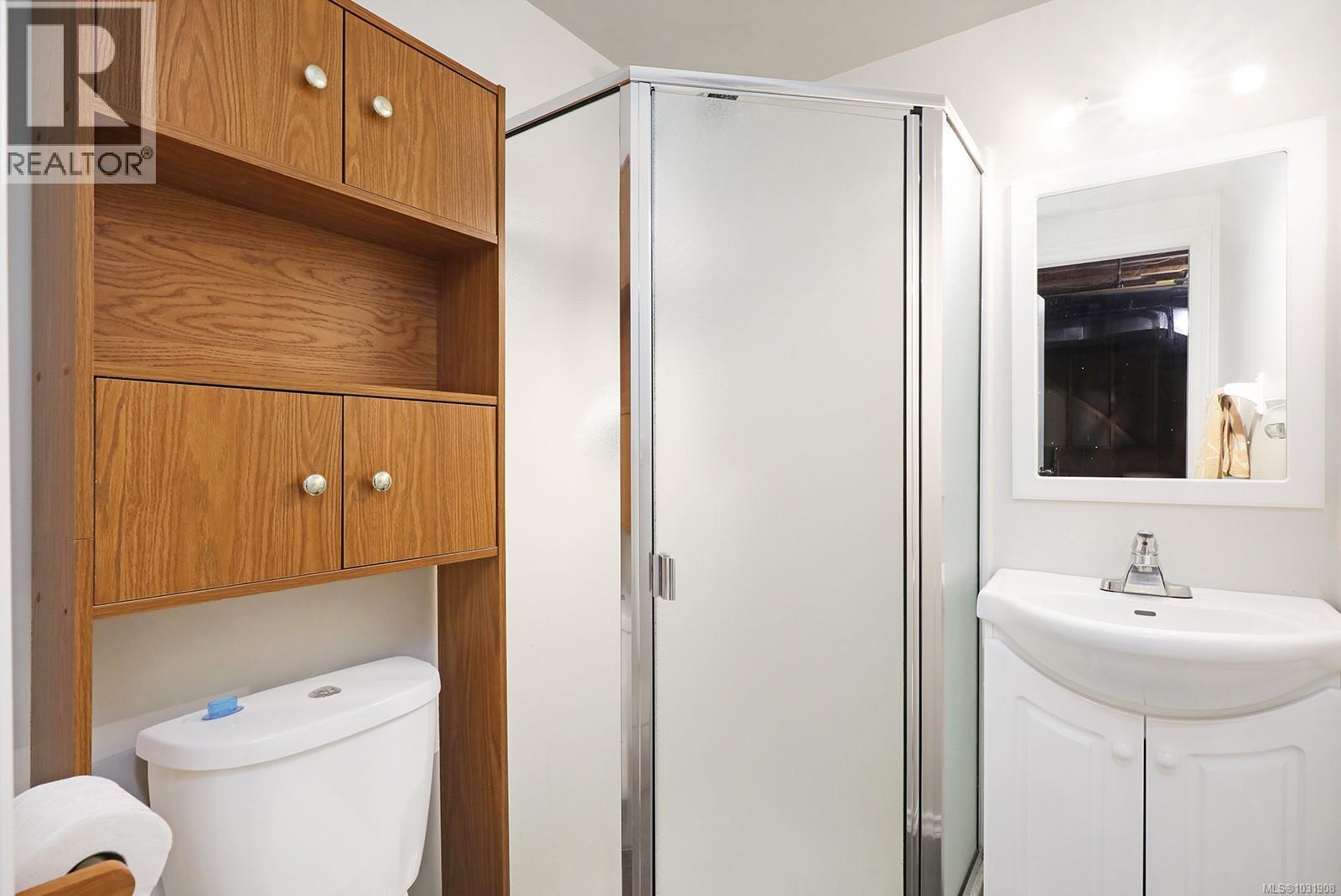 7820 SHIPS POINT RD - 50