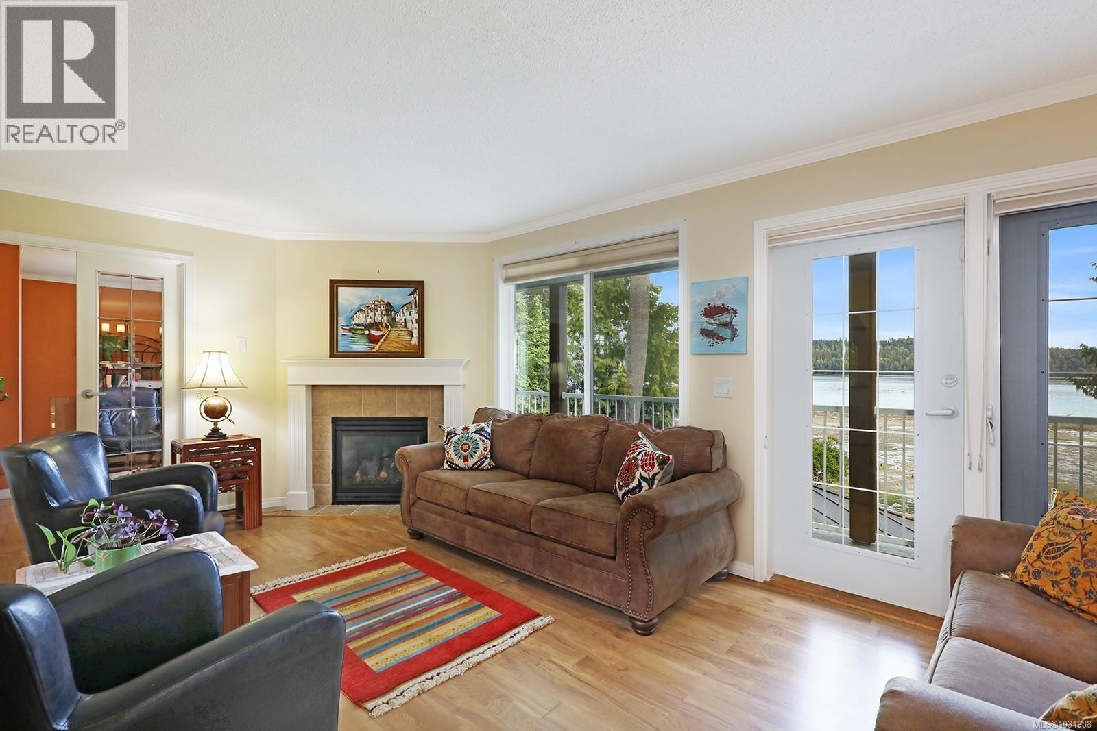 7820 SHIPS POINT RD - 7