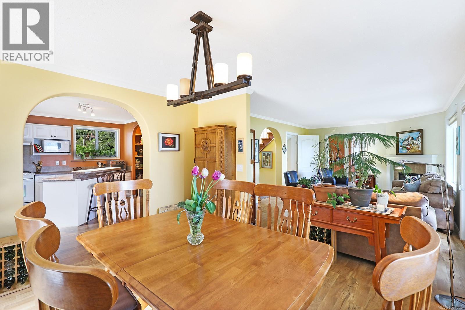 7820 SHIPS POINT RD - 8