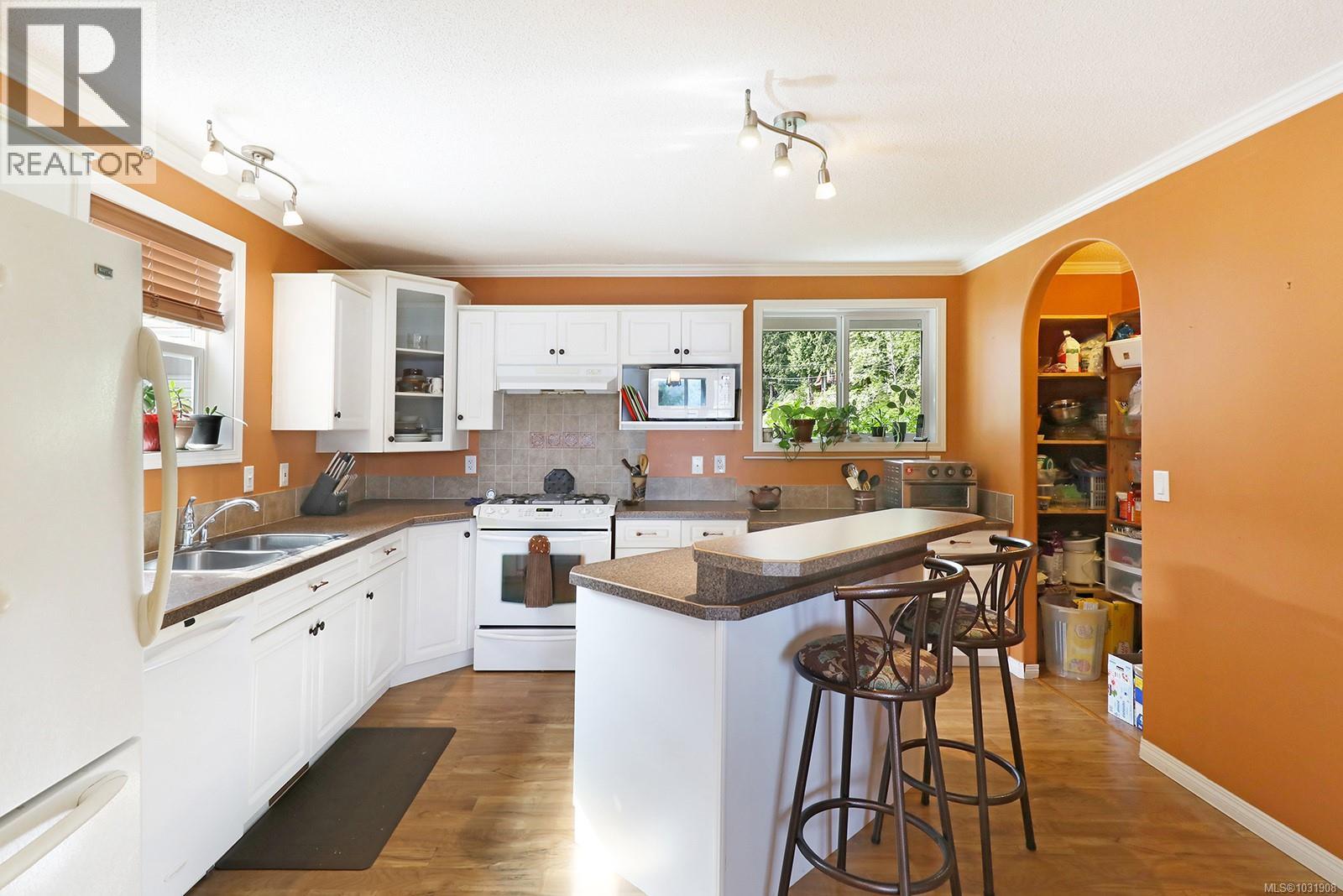 7820 SHIPS POINT RD - 9