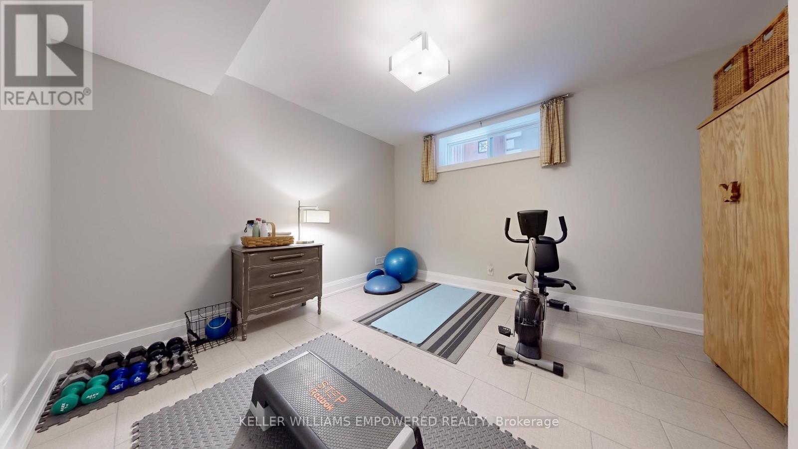29 BEDFORD PARK AVENUE - 38