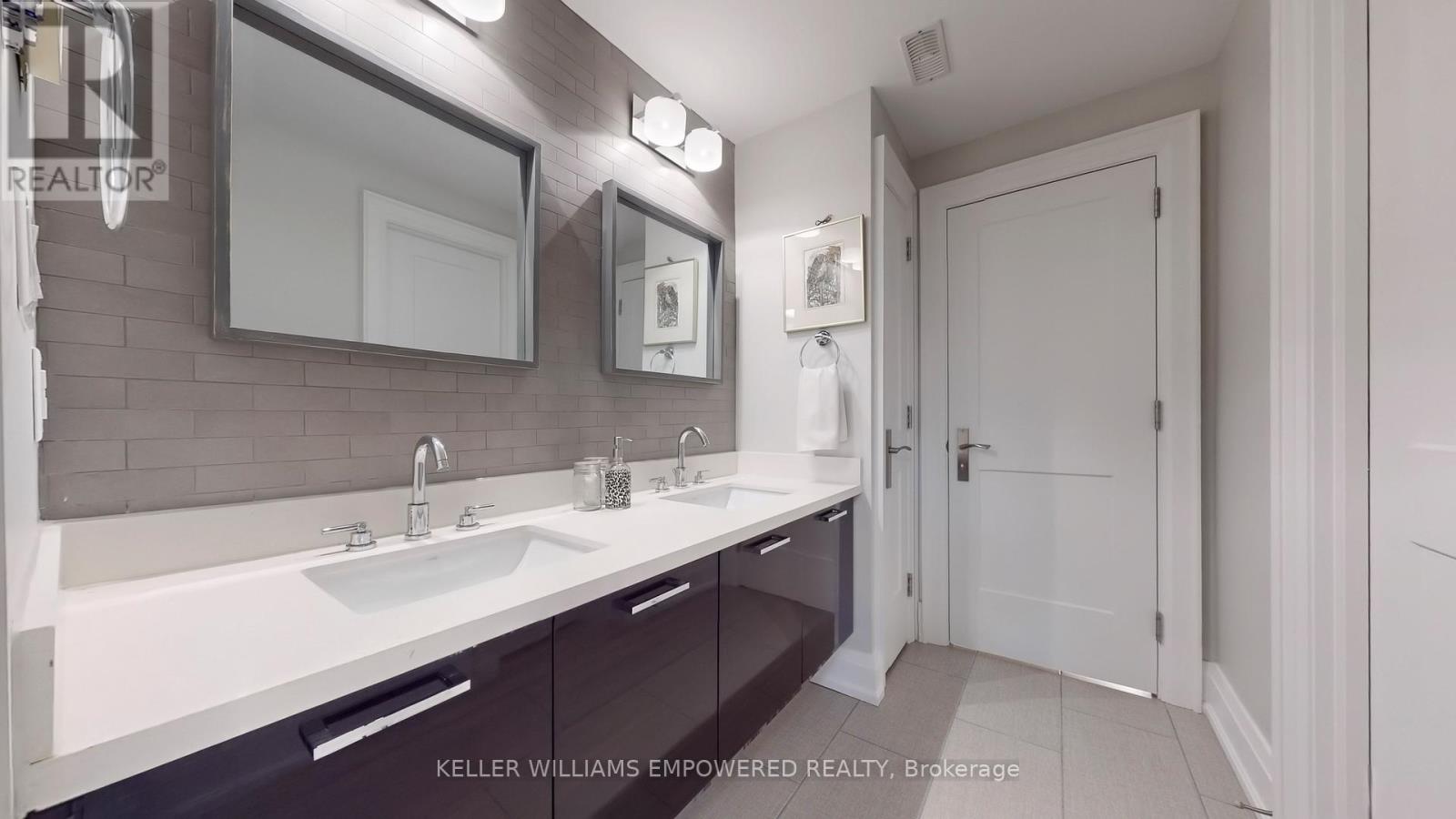 29 BEDFORD PARK AVENUE - 40