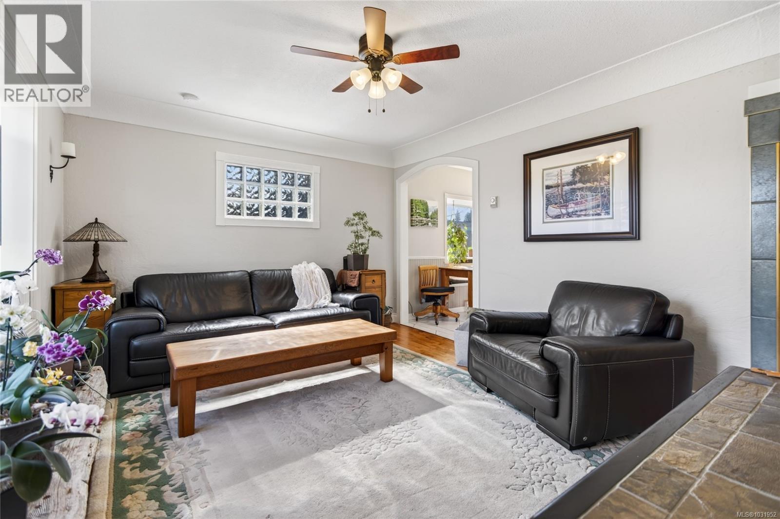 1195 URQUHART AVE - 7