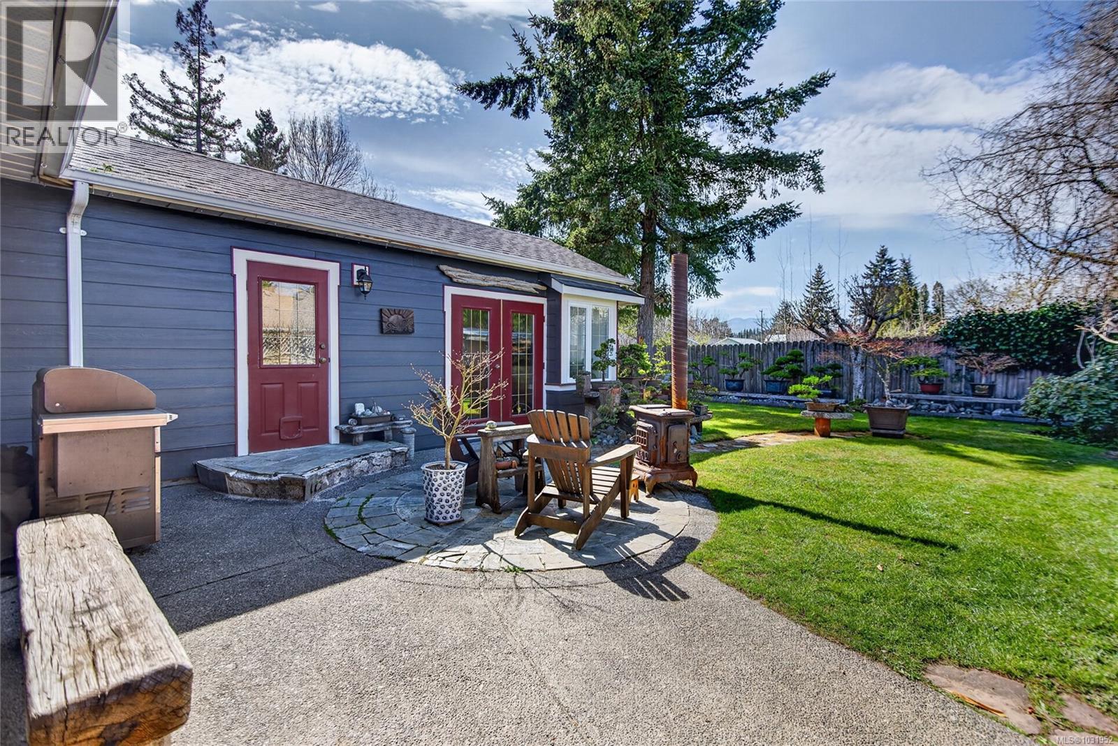 1195 URQUHART AVE - 30