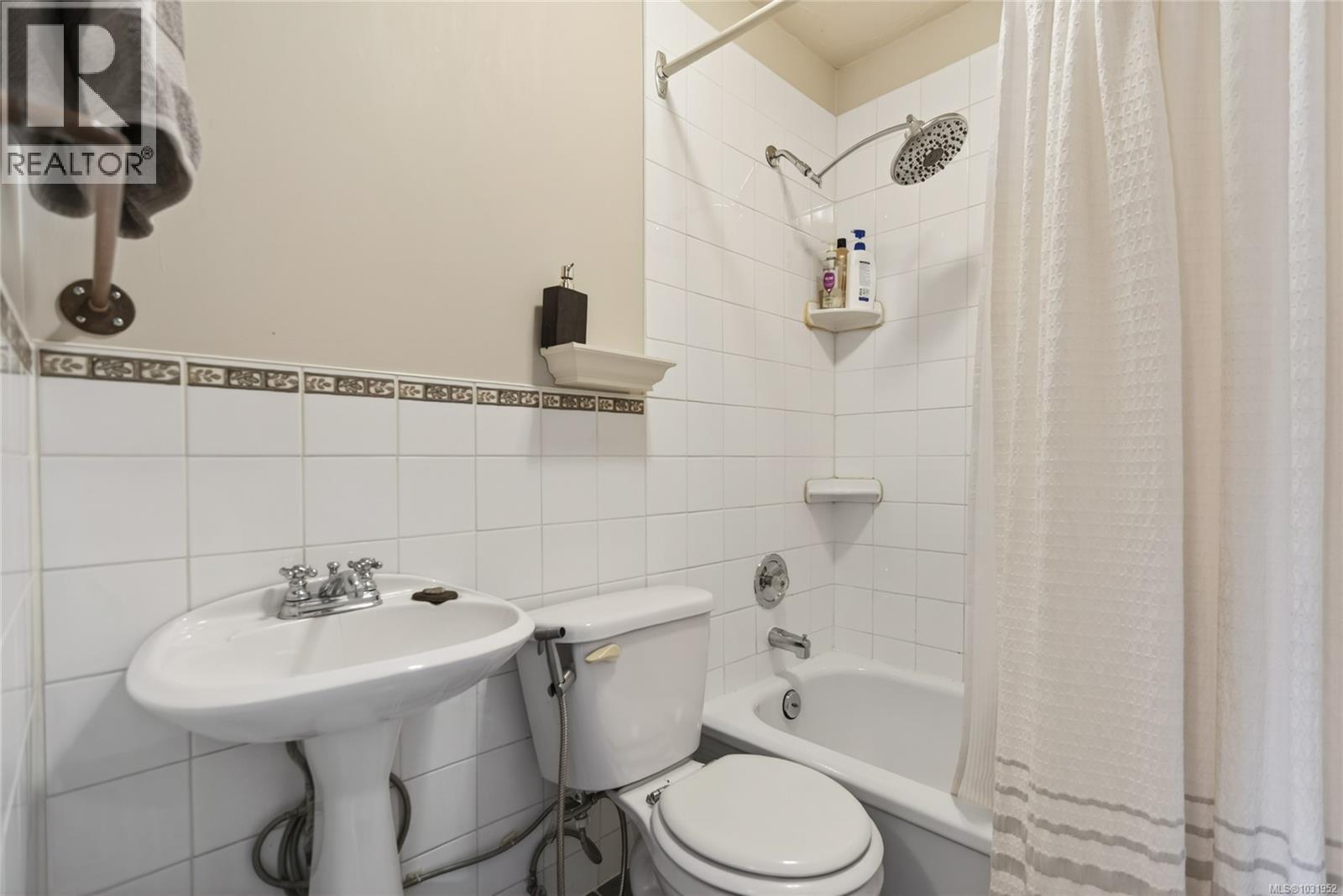 1195 URQUHART AVE - 19