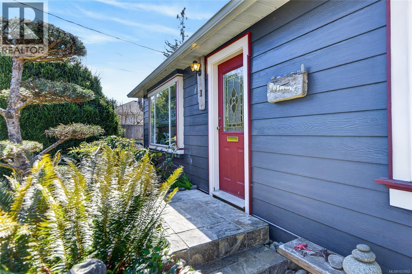 1195 URQUHART AVE - 4