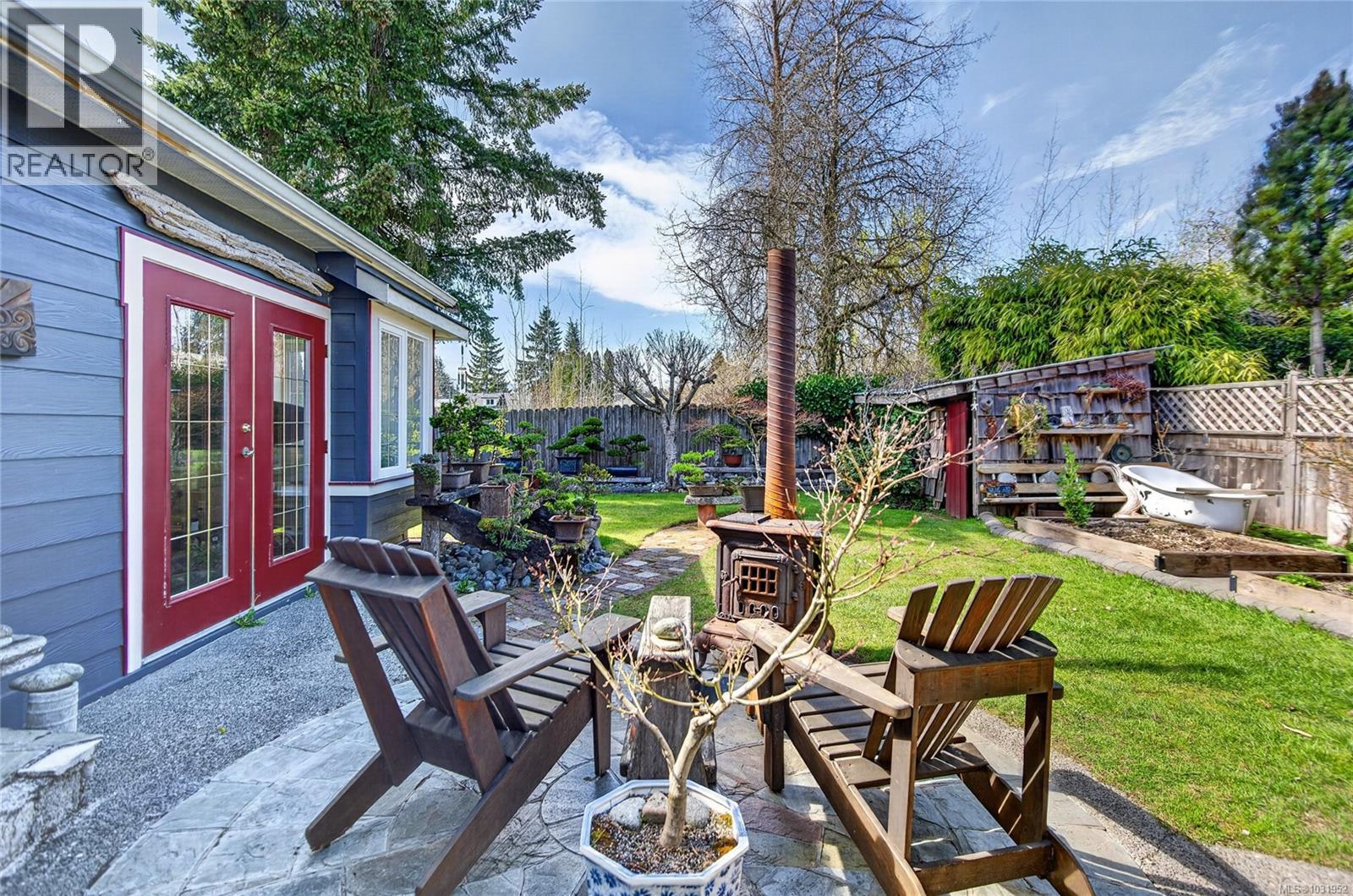 1195 URQUHART AVE - 27