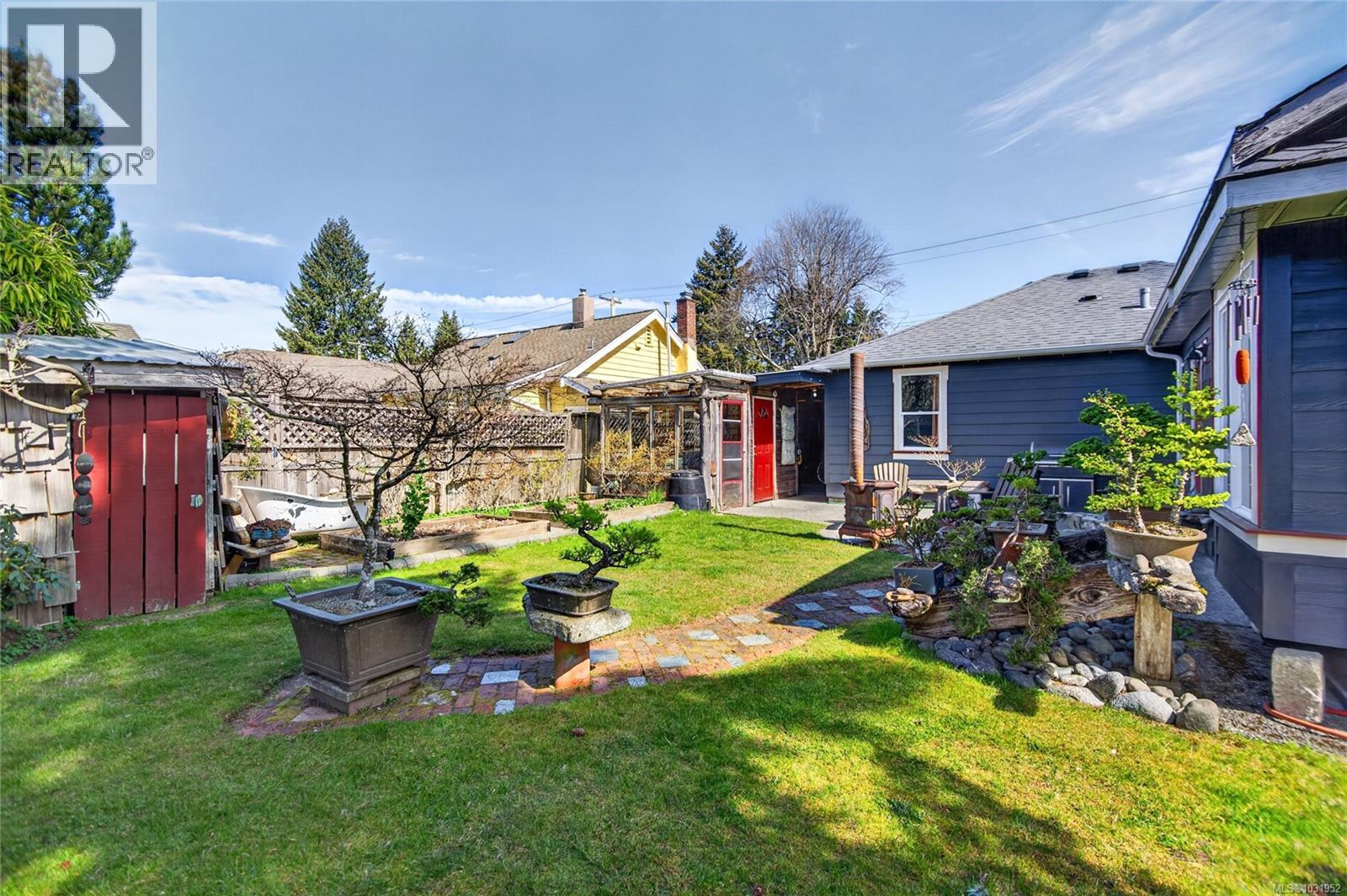 1195 URQUHART AVE - 33