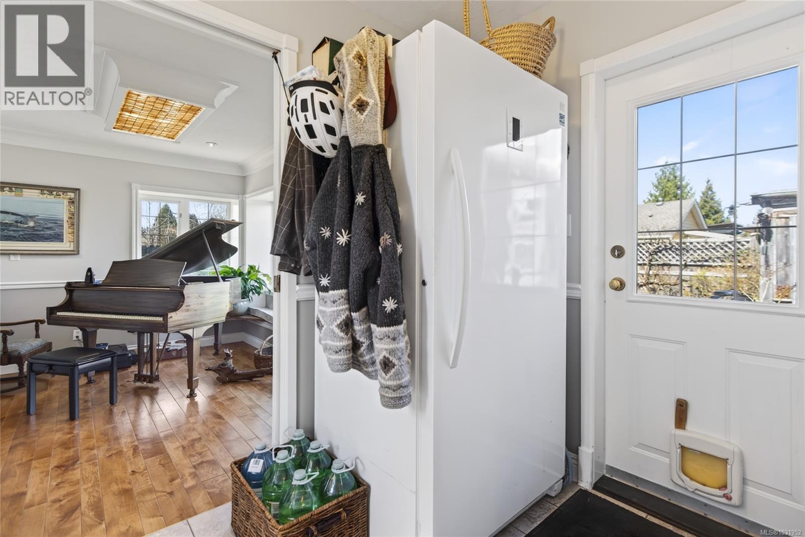 1195 URQUHART AVE - 22