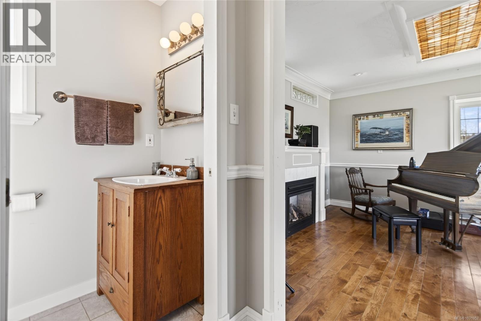 1195 URQUHART AVE - 23