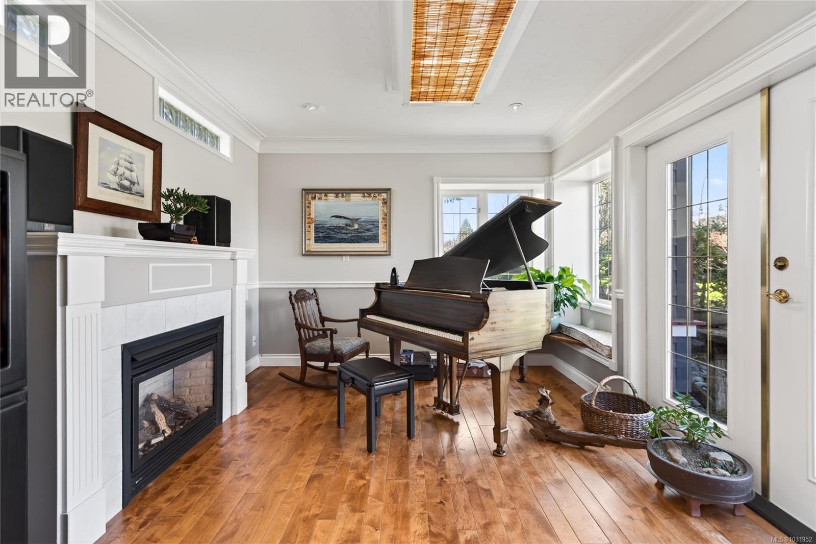 1195 URQUHART AVE - 24