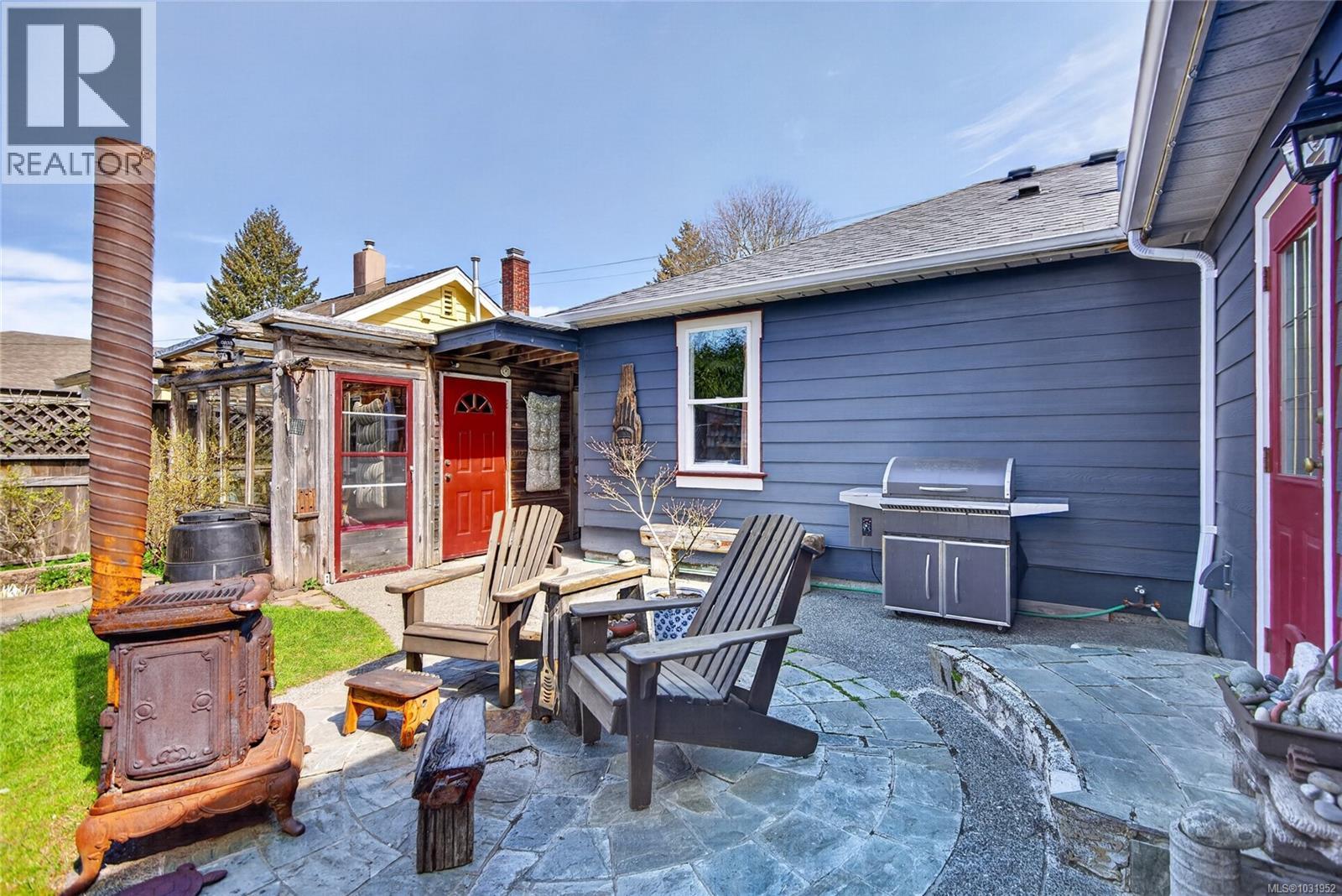 1195 URQUHART AVE - 37