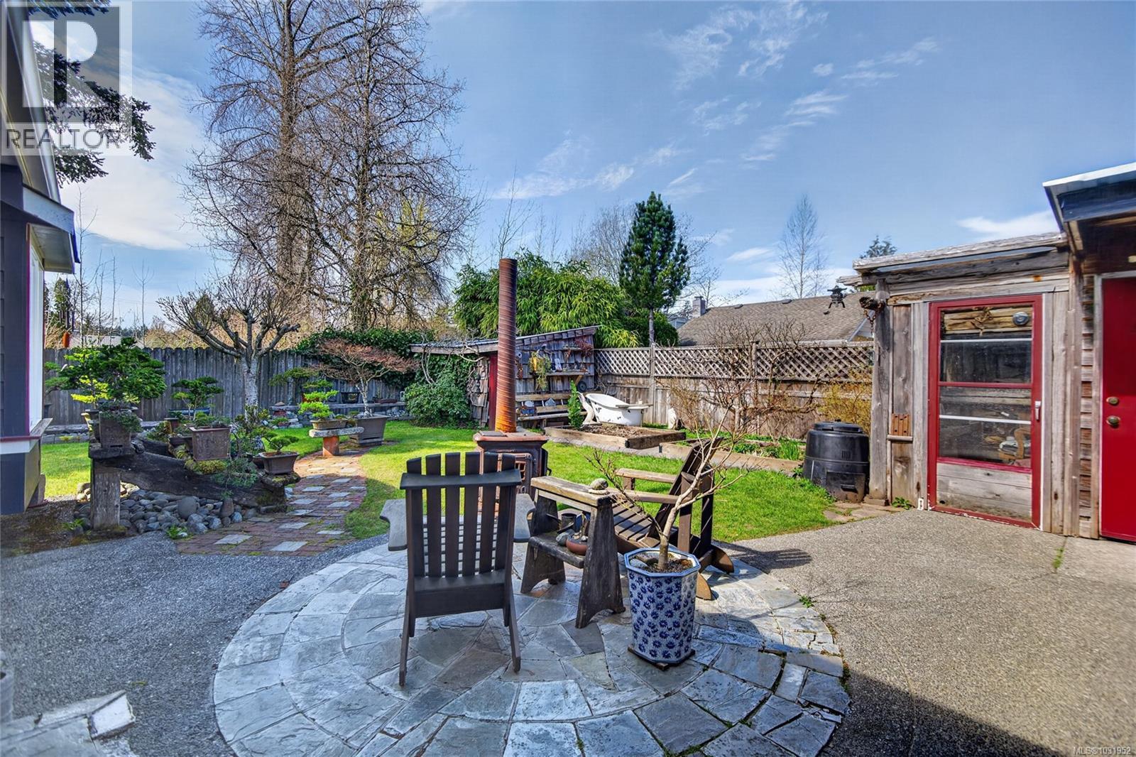 1195 URQUHART AVE - 29