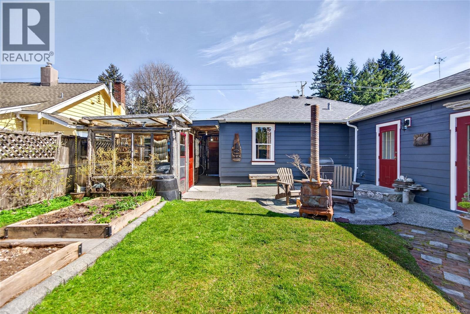 1195 URQUHART AVE - 31