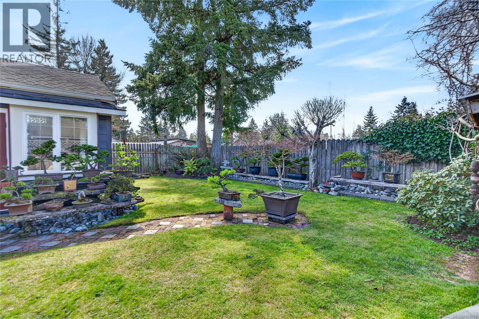 1195 URQUHART AVE - 35