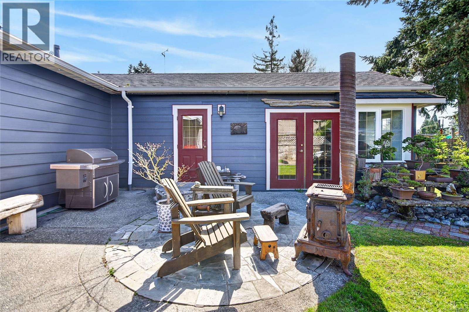 1195 URQUHART AVE - 28