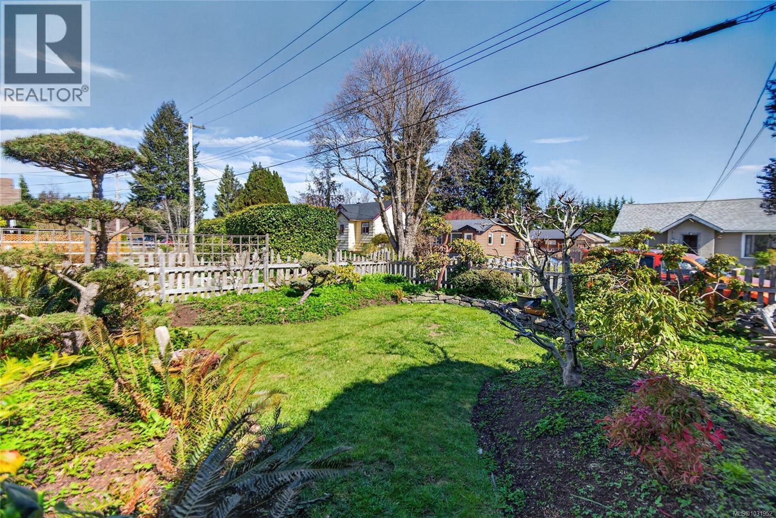 1195 URQUHART AVE - 44