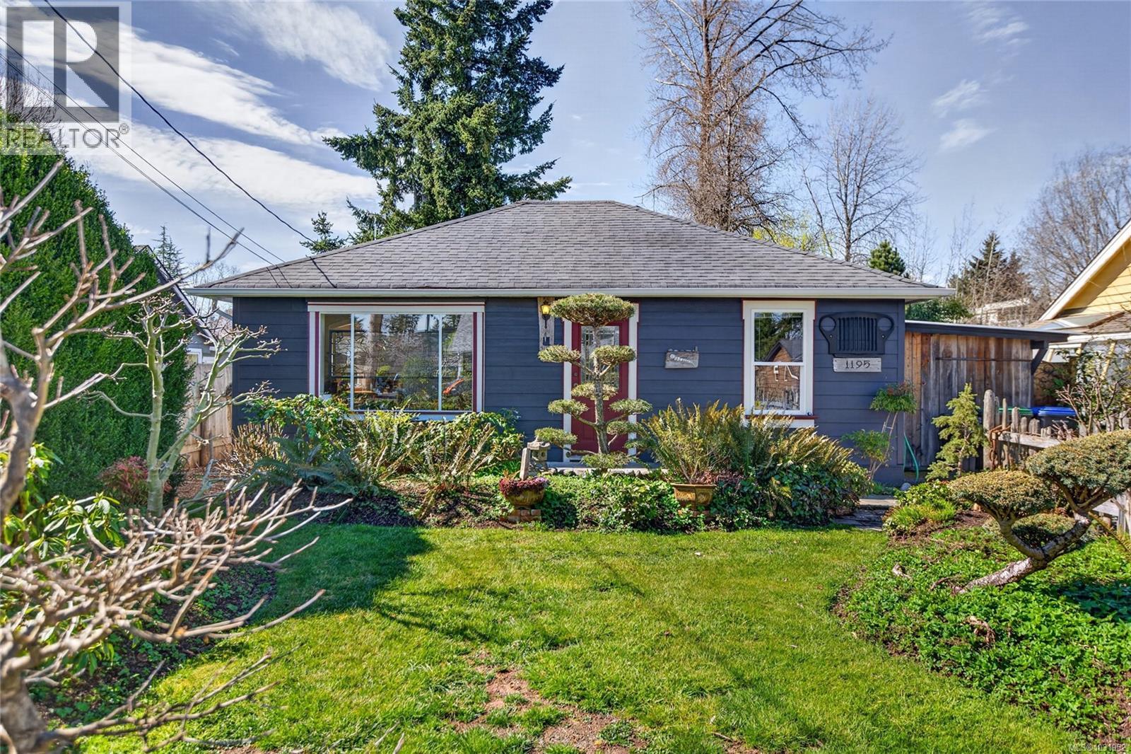 1195 URQUHART AVE - 45