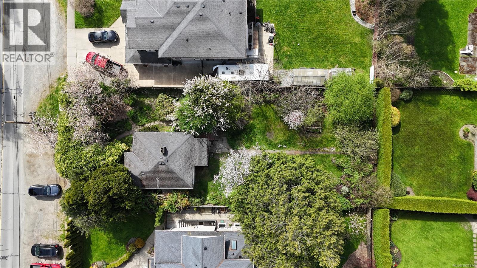 5190 Cordova Bay Rd - 3