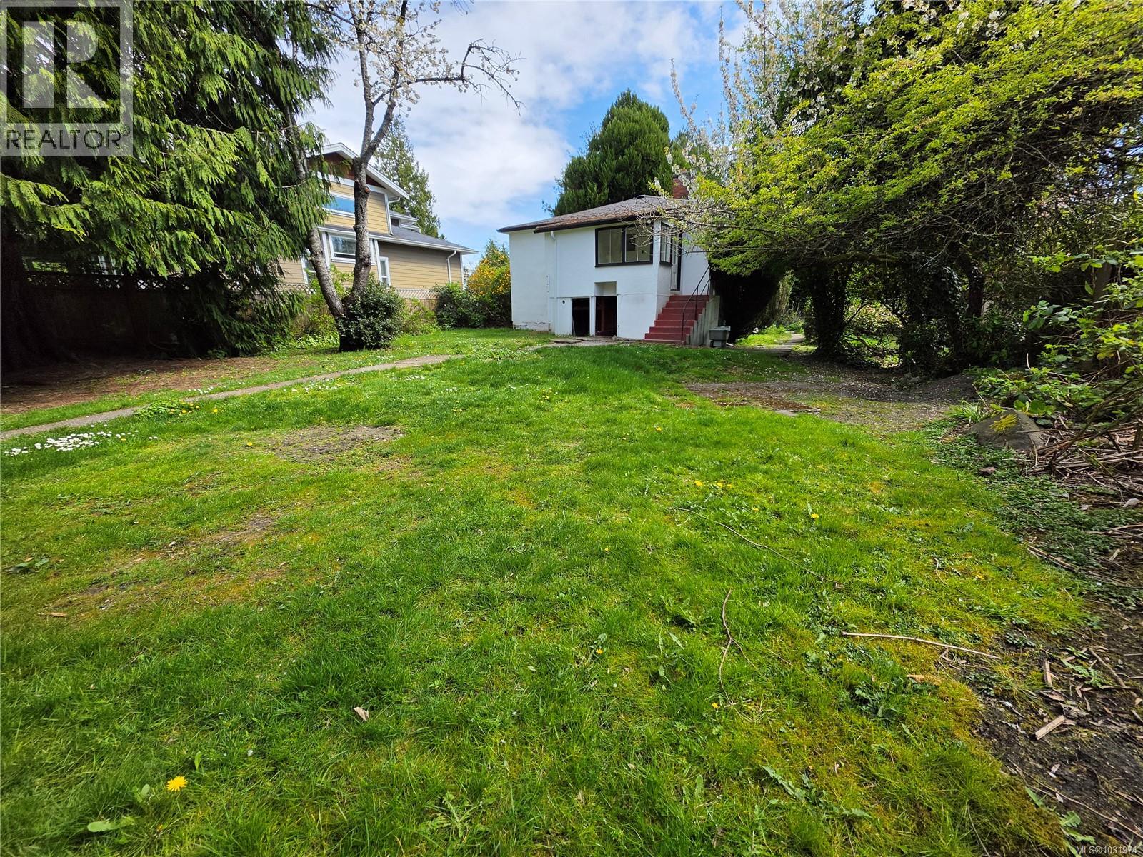 5190 CORDOVA BAY RD - 6