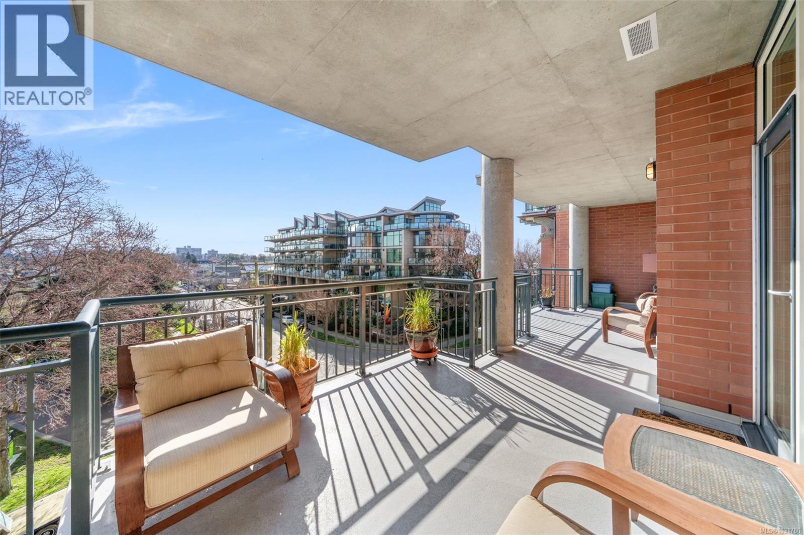 #628 21 DALLAS RD - 16